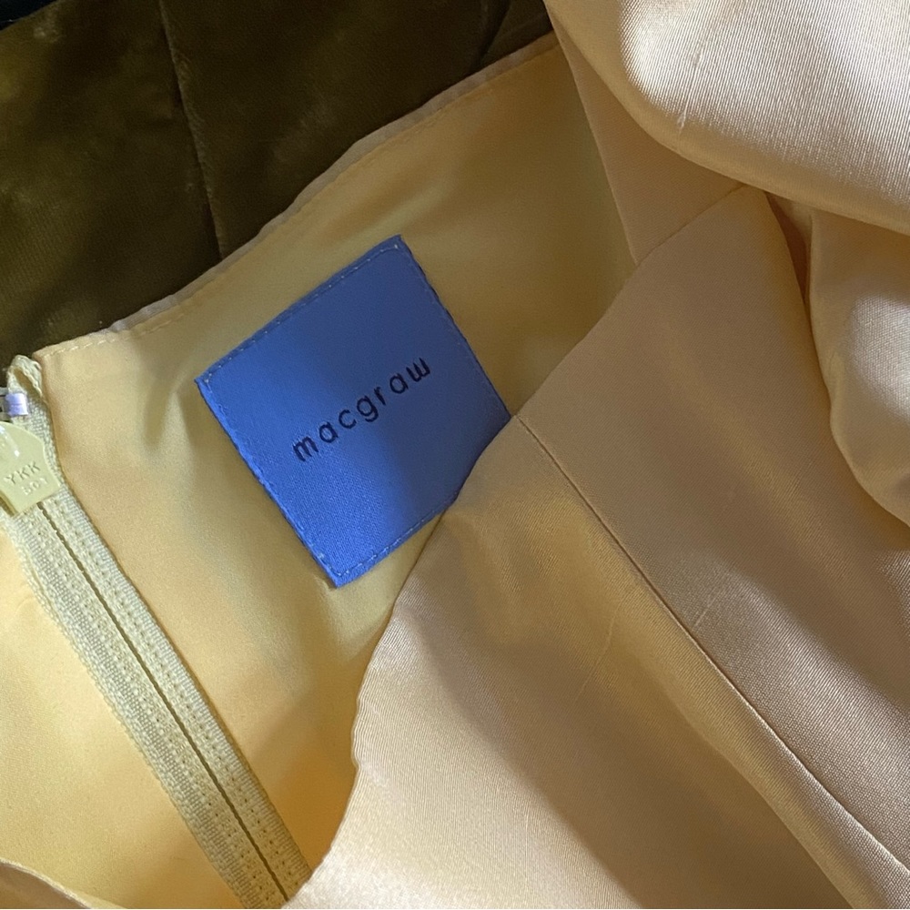 Macgraw Puff Sleeve Crop Top in Butter Yellow, Cropped Blouse - Picture 4 of 4